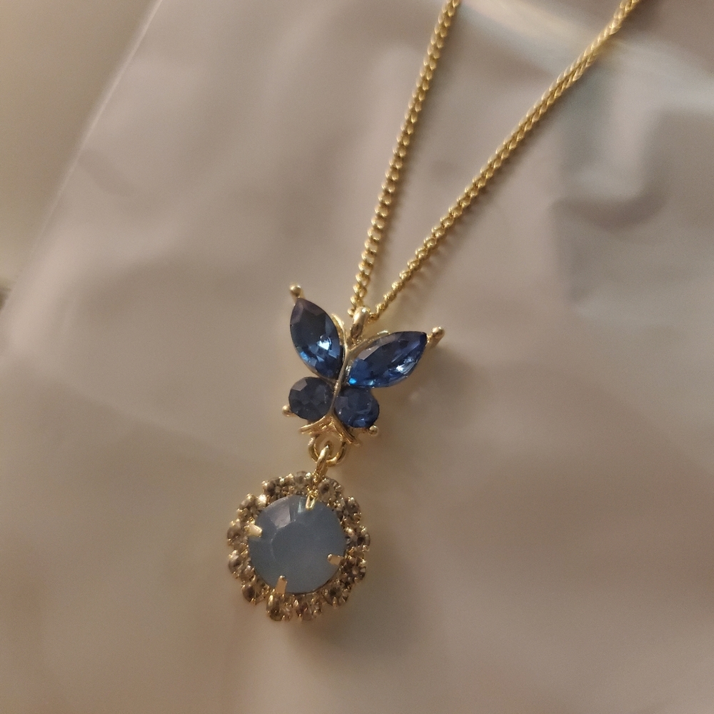 🦋Blue crystal fire opal butterfly necklace - Picture 6 of 7